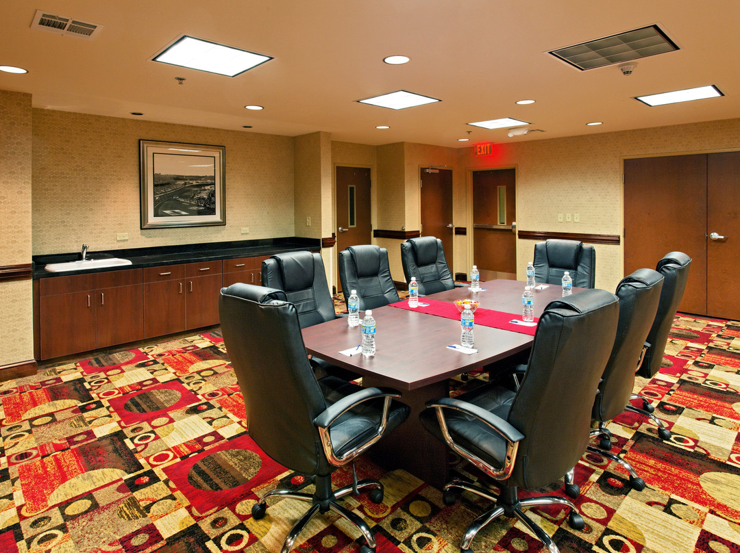 Holiday Inn Express & Suites Talladega By IHG主图