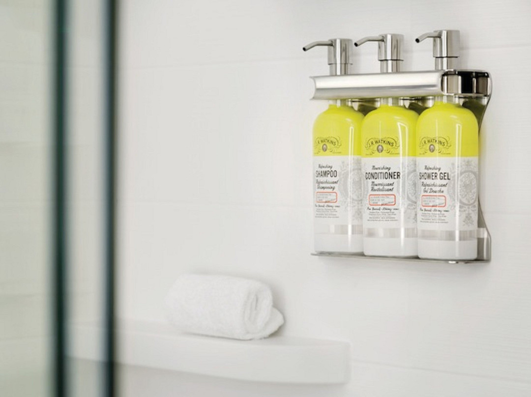 贝城快捷假日&套房酒店主图