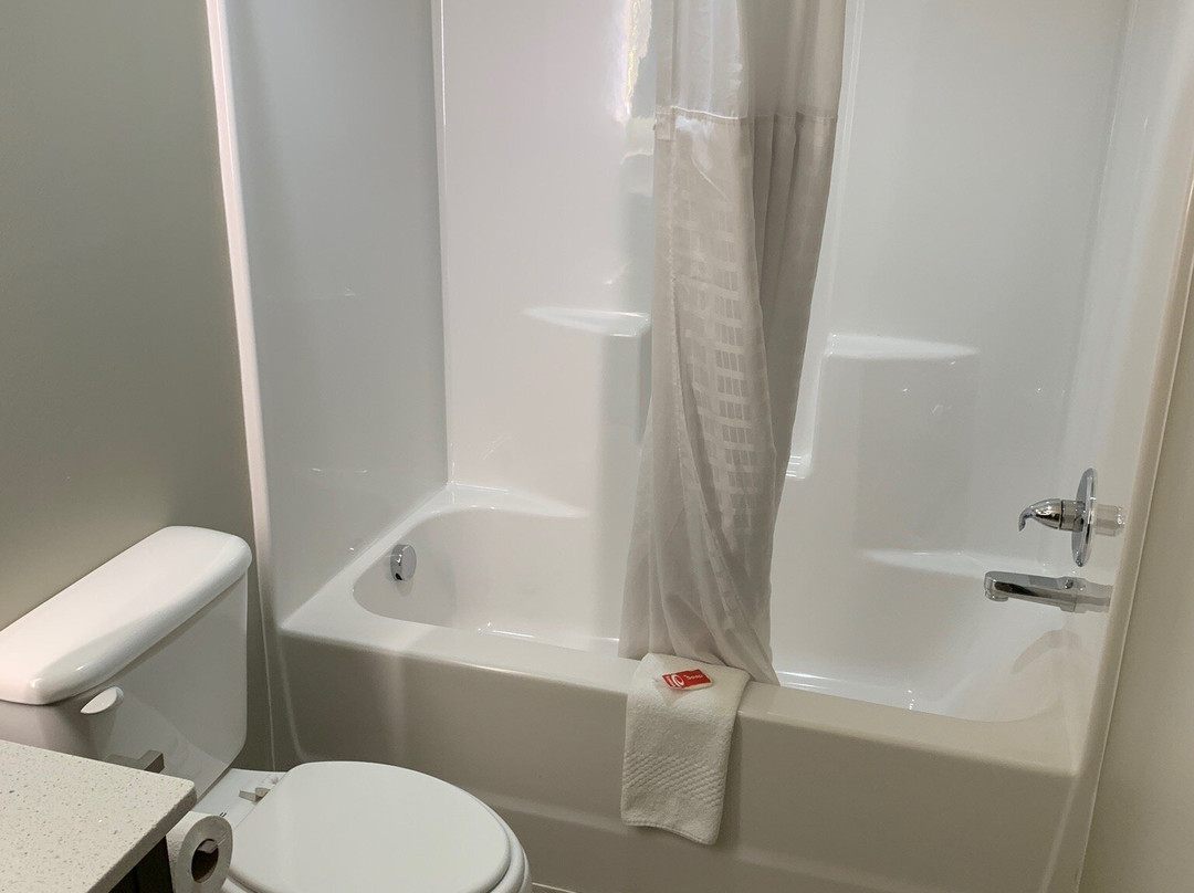 Days Inn & Suites by Wyndham Bowling Green主图