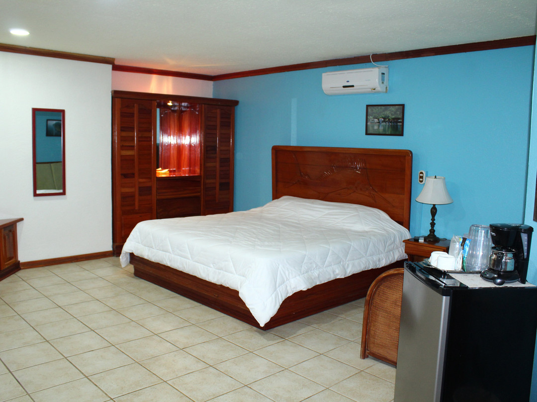 Fish Hook Marina & Lodge主图