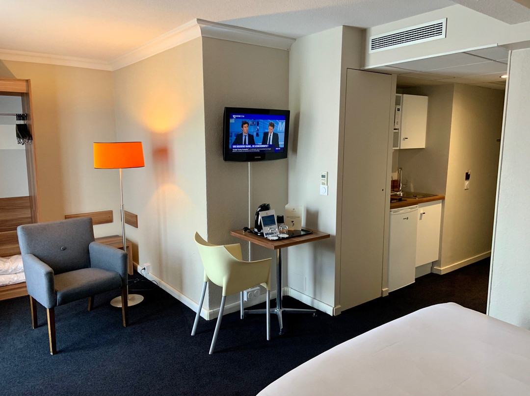 Atrium Hotel主图