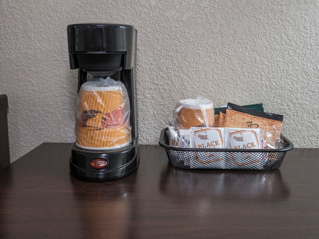 Red Roof Plus & Suites Opelika主图