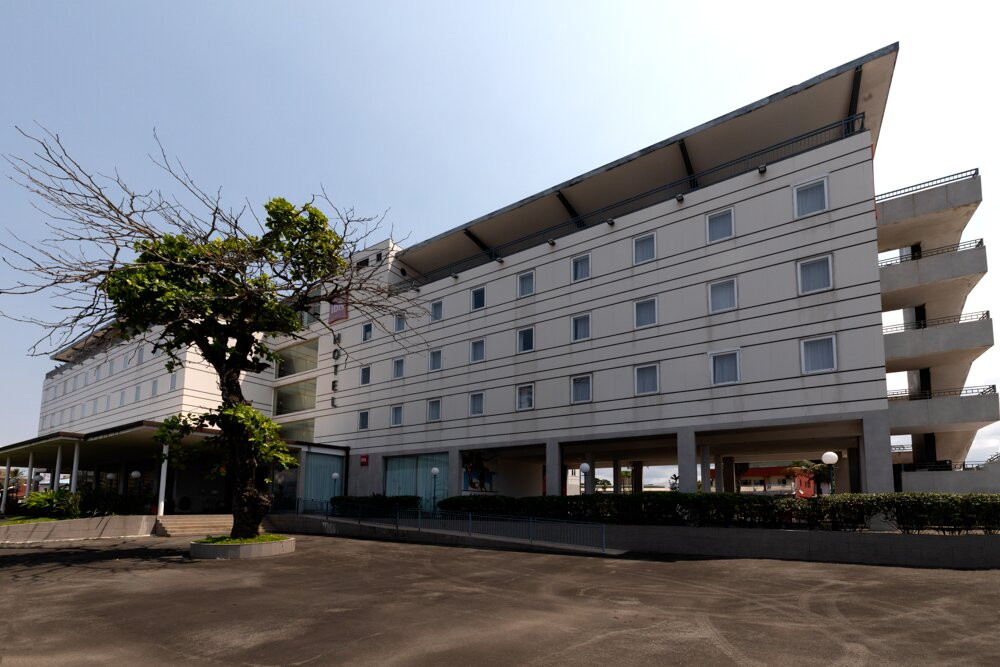 宜必思巴塔酒店主图