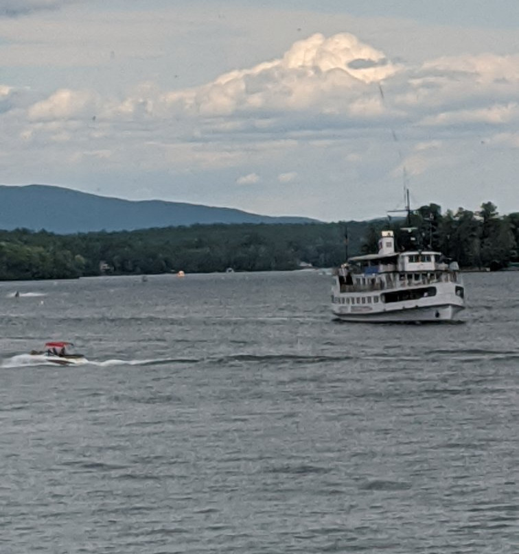 Winnipesaukee Pier-Weirs Beach必去景点