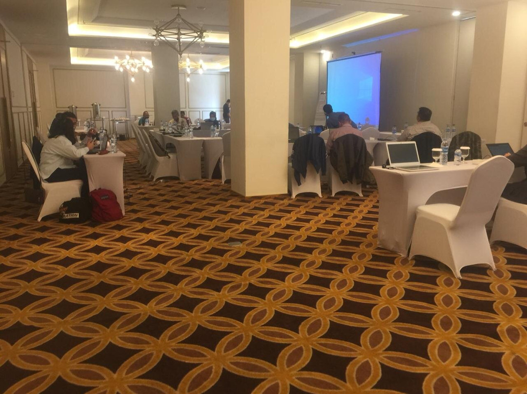 Astanaraya Suites Hotel主图