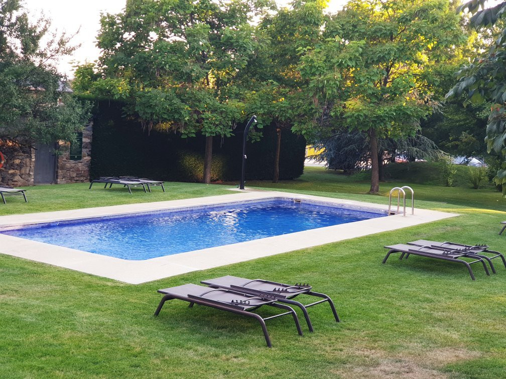 伯纳特德索酒店主图