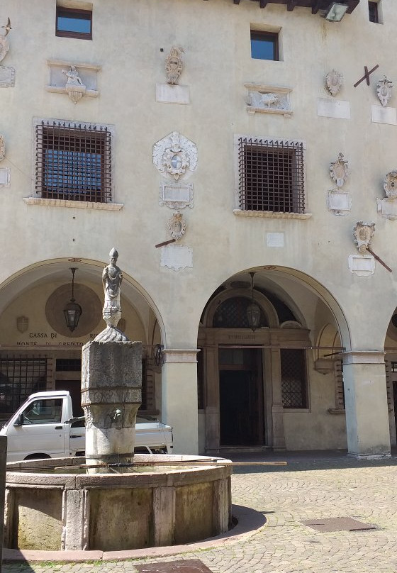 Piazza dei Martiri o Campedel景点图片