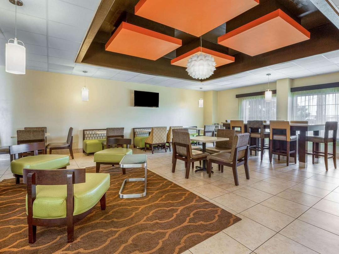 La Quinta Inn & Suites by Wyndham Angleton主图