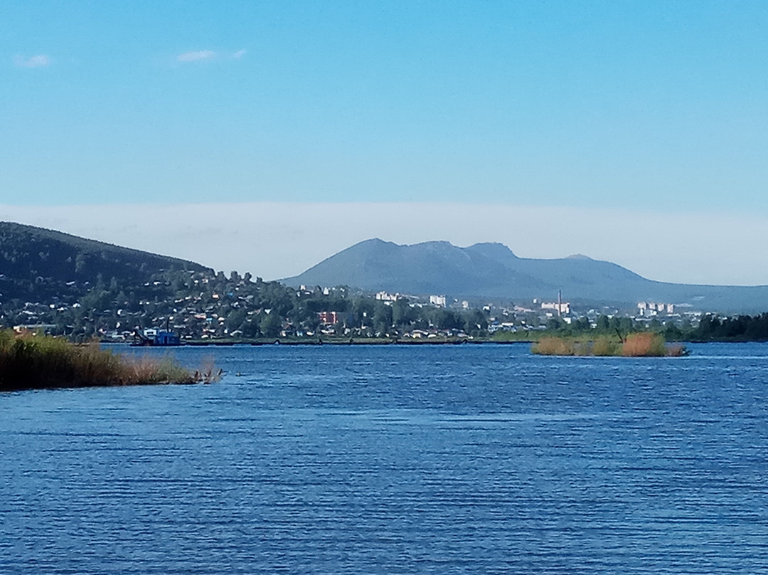 Zlatoust Pond景点图片