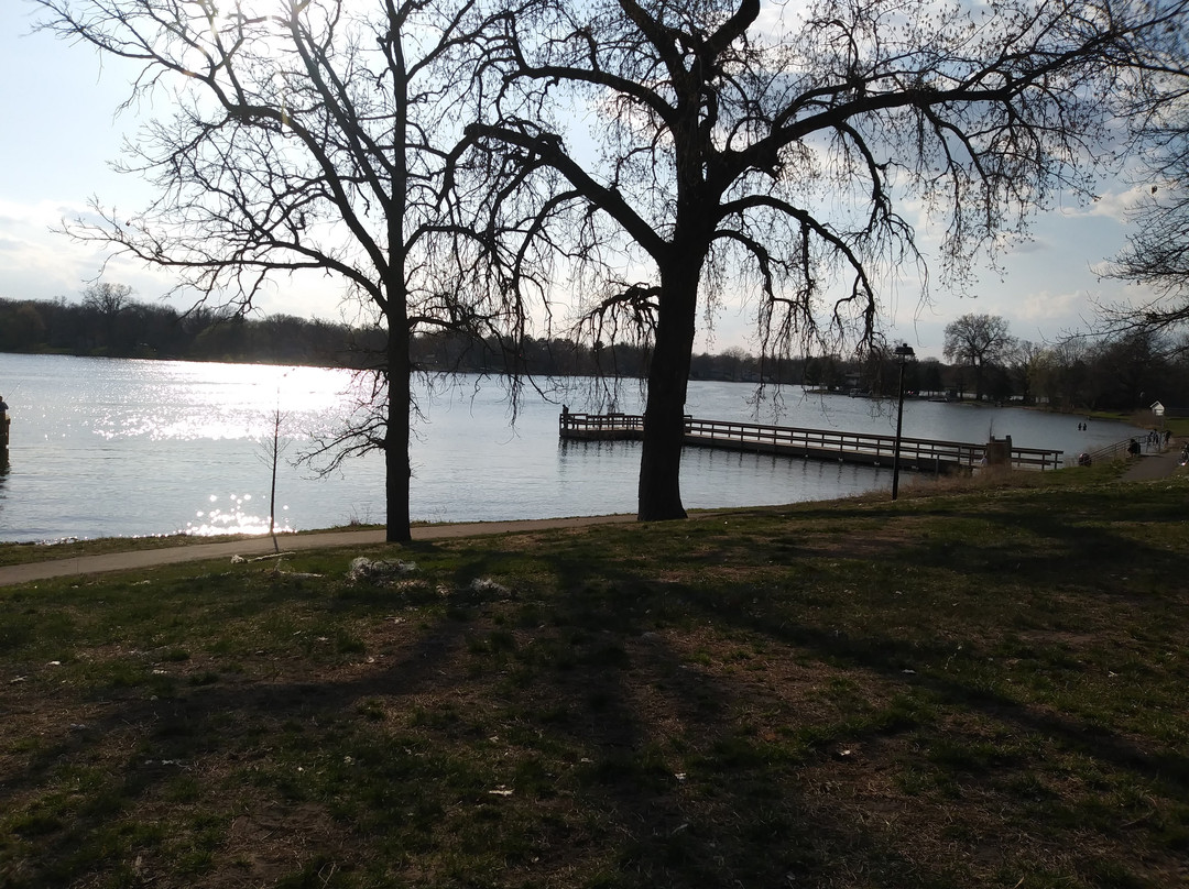 Crooked Lake Park景点图片