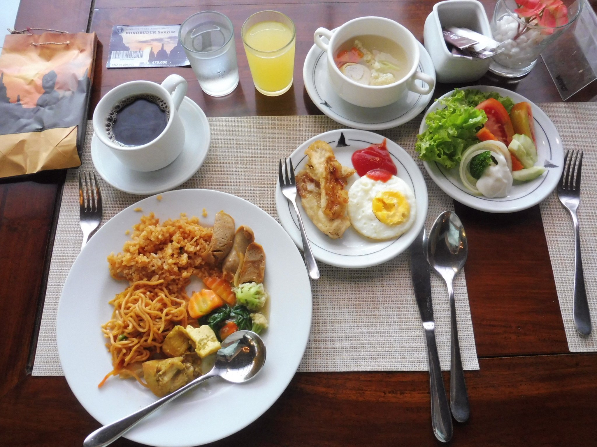 婆罗浮屠曼诺哈拉假日酒店-餐饮