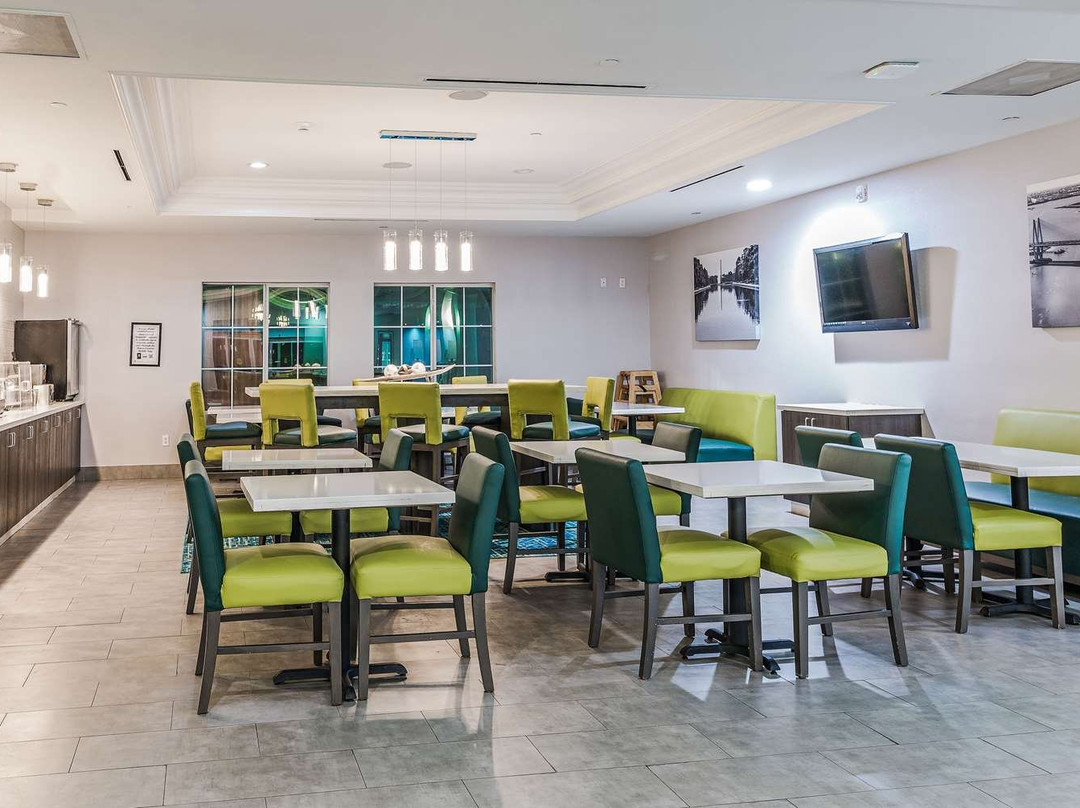 La Quinta Inn & Suites by Wyndham Tomball主图