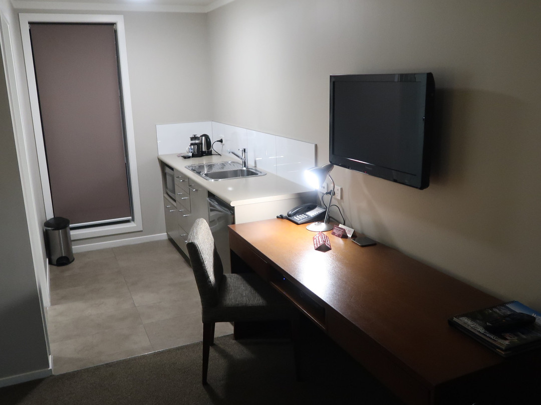 银色汽车旅馆主图