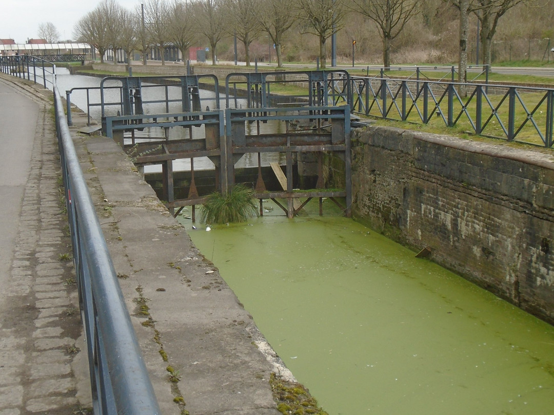 Eglise Saint-Wasnon-Conde-sur-l'Escaut必去景点