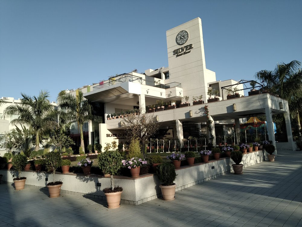 Silver Estate Resort主图