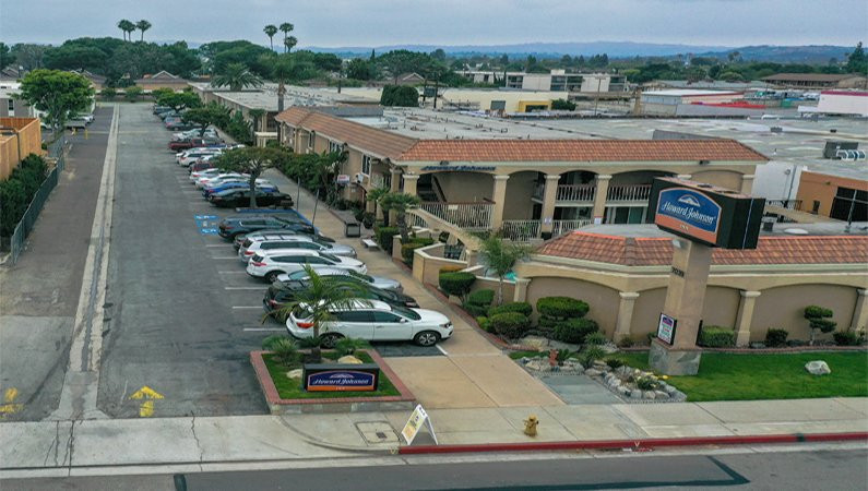 霍华德约翰逊普安那公园大酒店主图