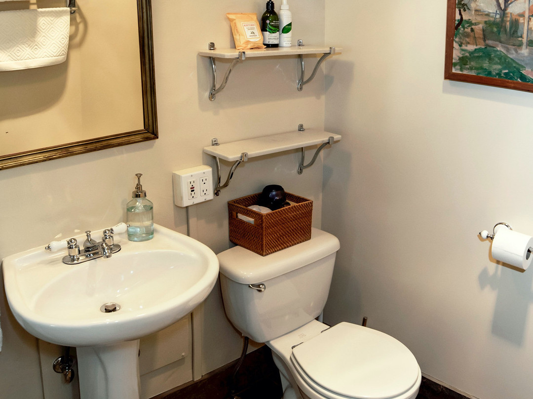 Stone House Inn主图