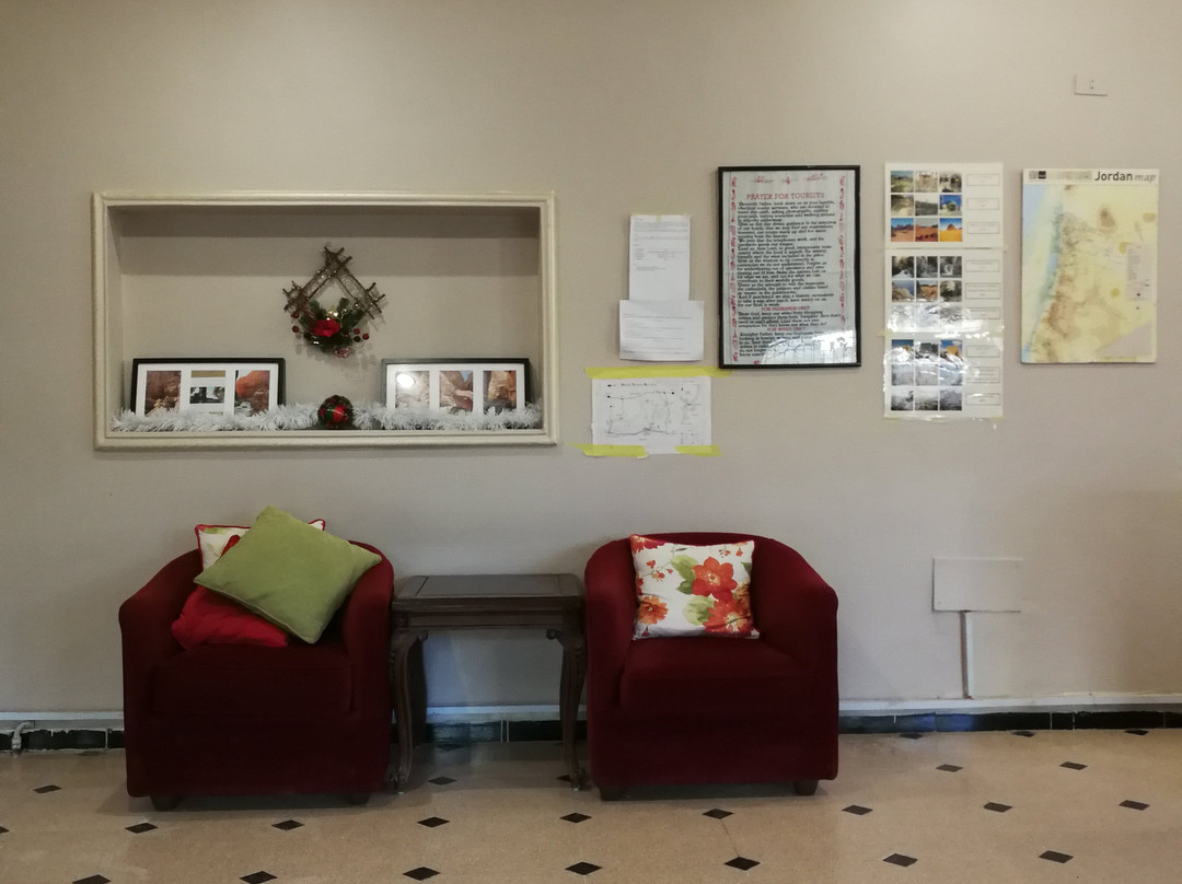 Black Iris Hotel主图