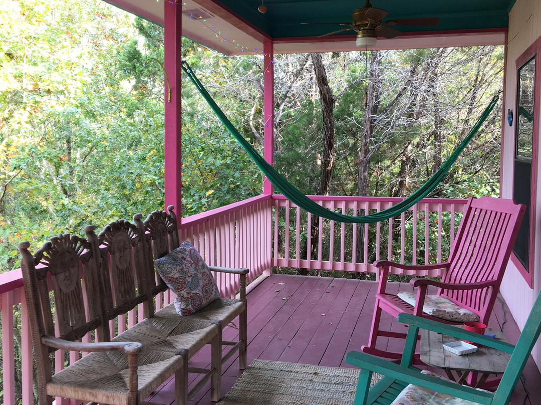 Lost Parrot Cabins主图