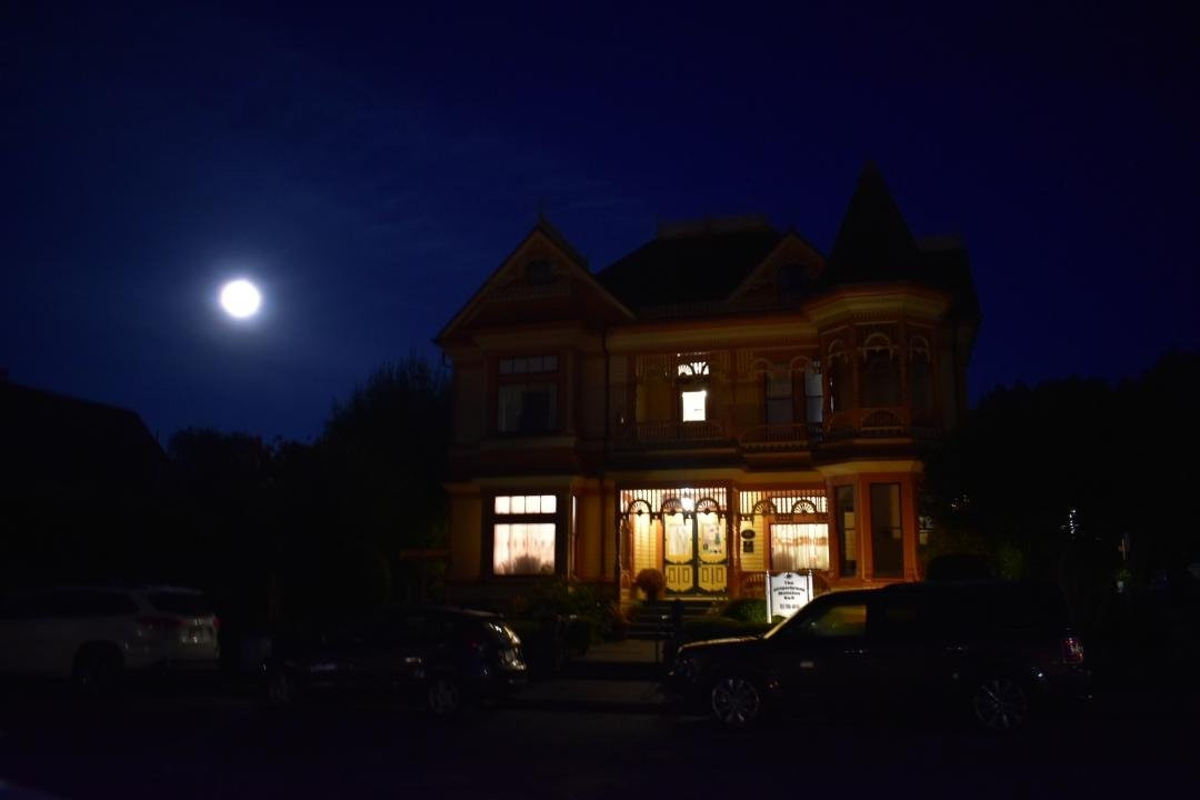 The Gingerbread Mansion Inn主图