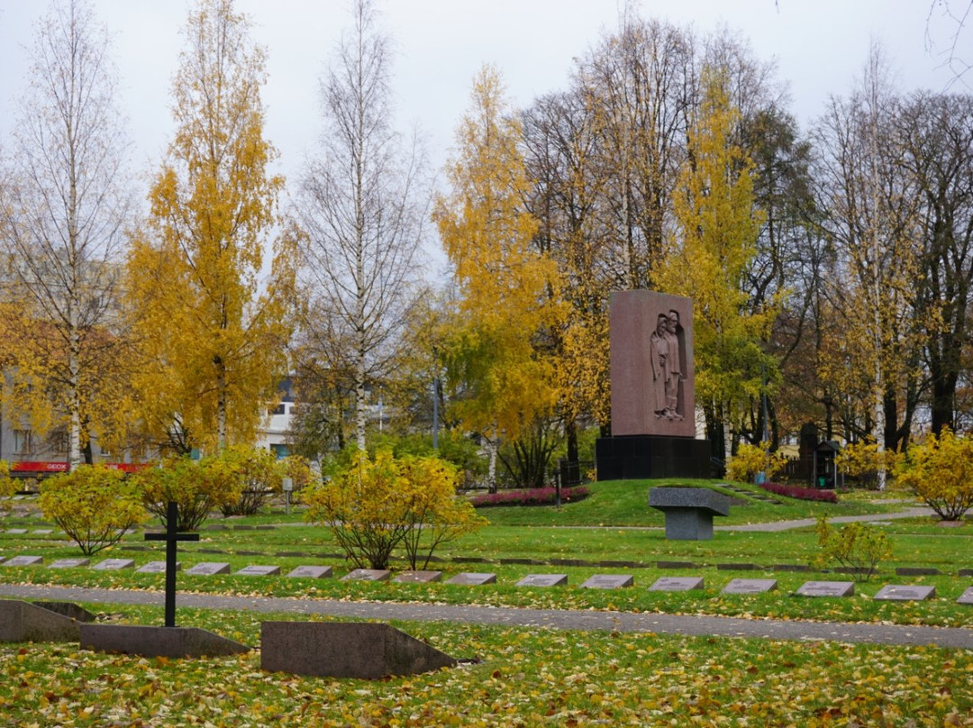 Sankarihautausmaan Muistomerkki-拉彭兰塔必去景点