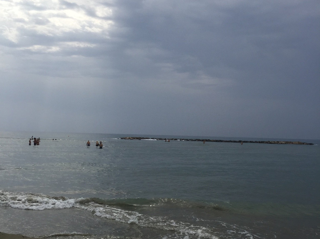 Yiannades Beach景点图片
