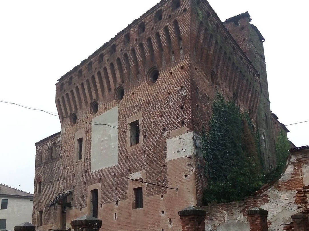 Rocca dei Caccia-Castellazzo Novarese必去景点