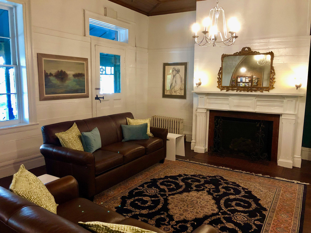 Rogues Harbor Inn主图