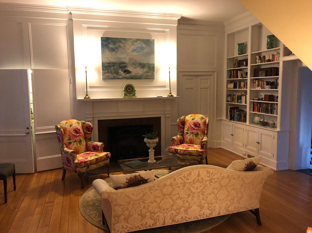 Charred Oaks Inn主图