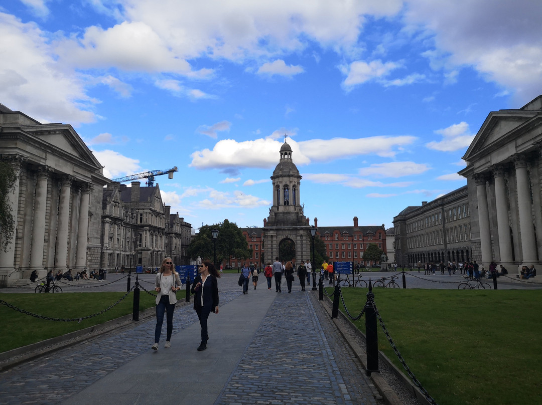 Campanile of Trinity College-都柏林必去景点