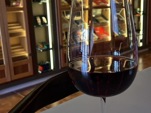 612 Cigar Lounge-阿雷西沃必去景点