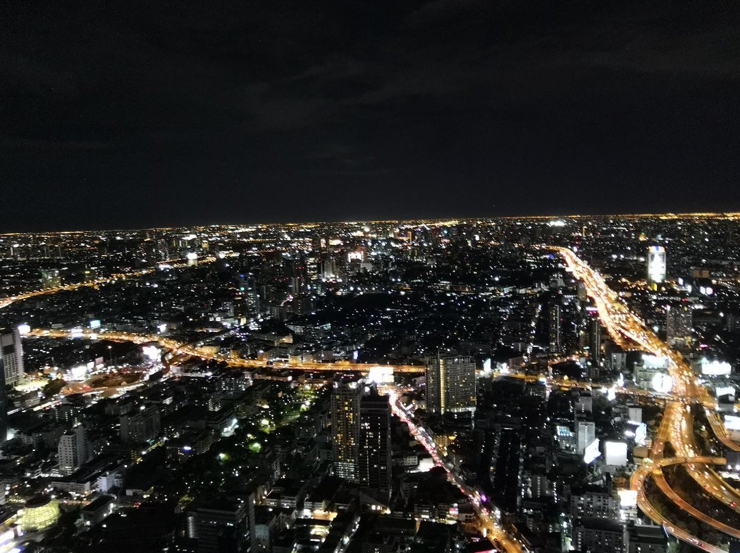 曼谷彩虹云宵酒店主图