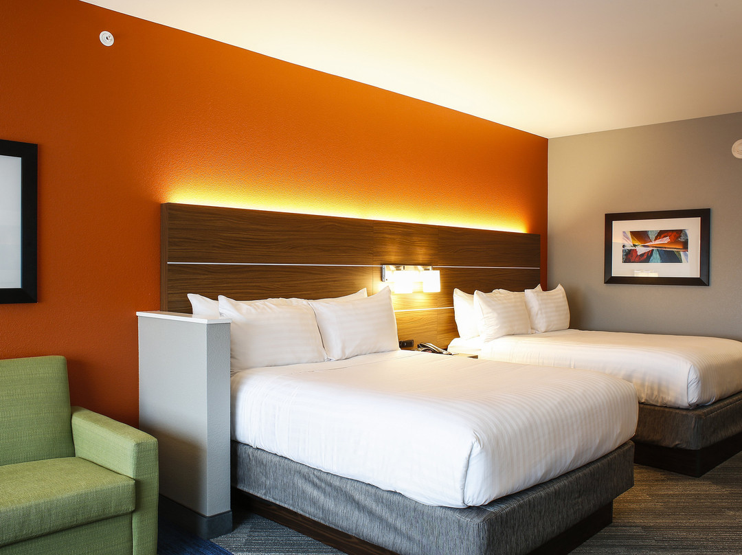 Holiday Inn Express & Suites Louisville Downtown By IHG主图