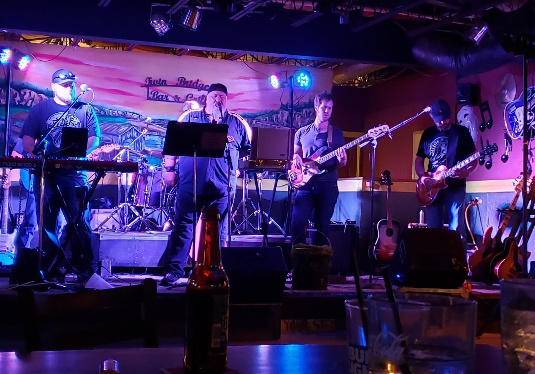 Twin Bridges Bar & Grill-杰佛逊市必去景点