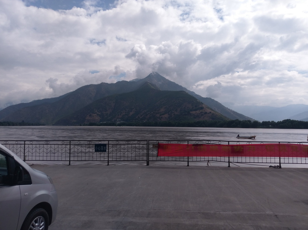 长江第一湾景点图片