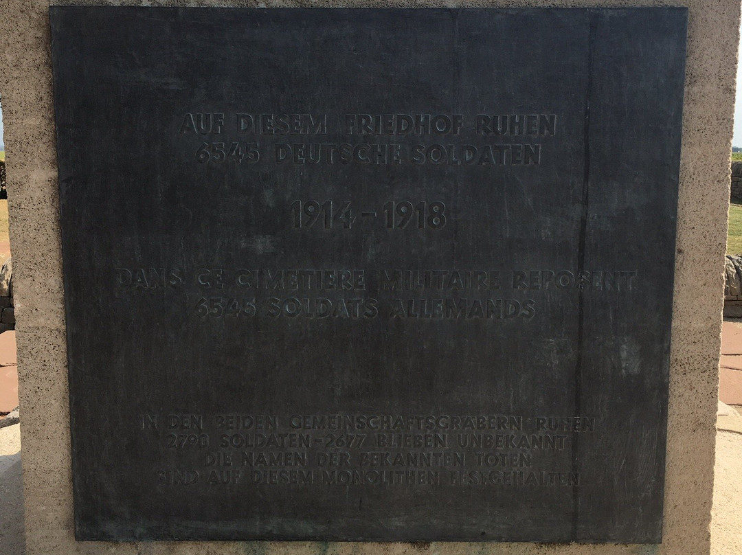 German war cemetery景点图片