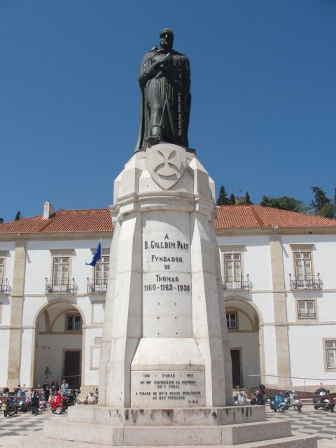 Estatua de D. Gualdim Pais-Tomar必去景点