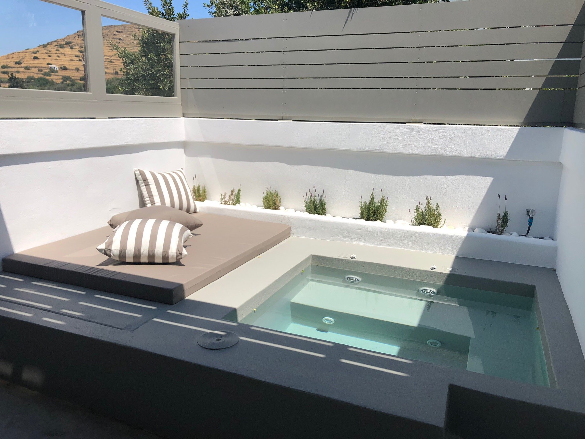 Lithos Luxury Suites-官方