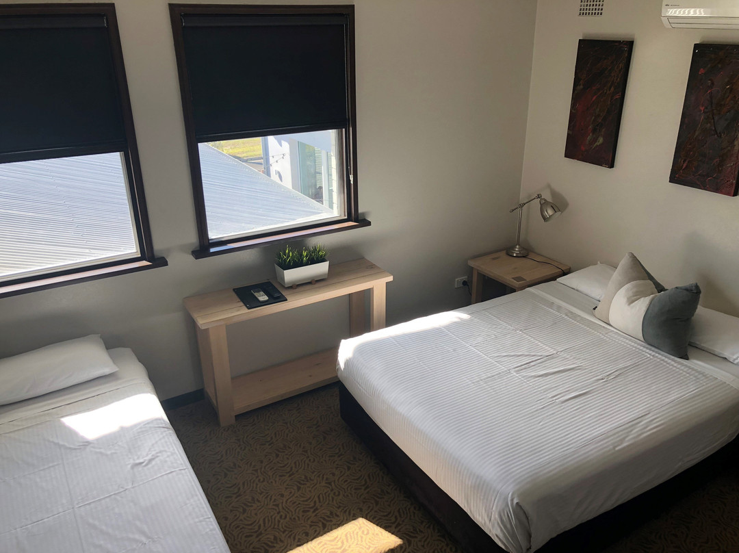 Crossroads Hotel主图