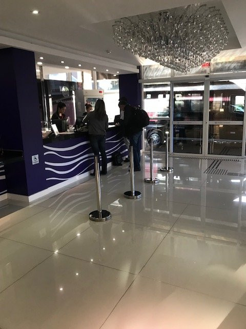 Holiday & Business Hotel主图