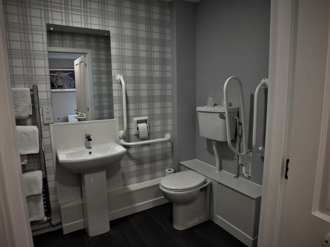 The Crown Hotel主图