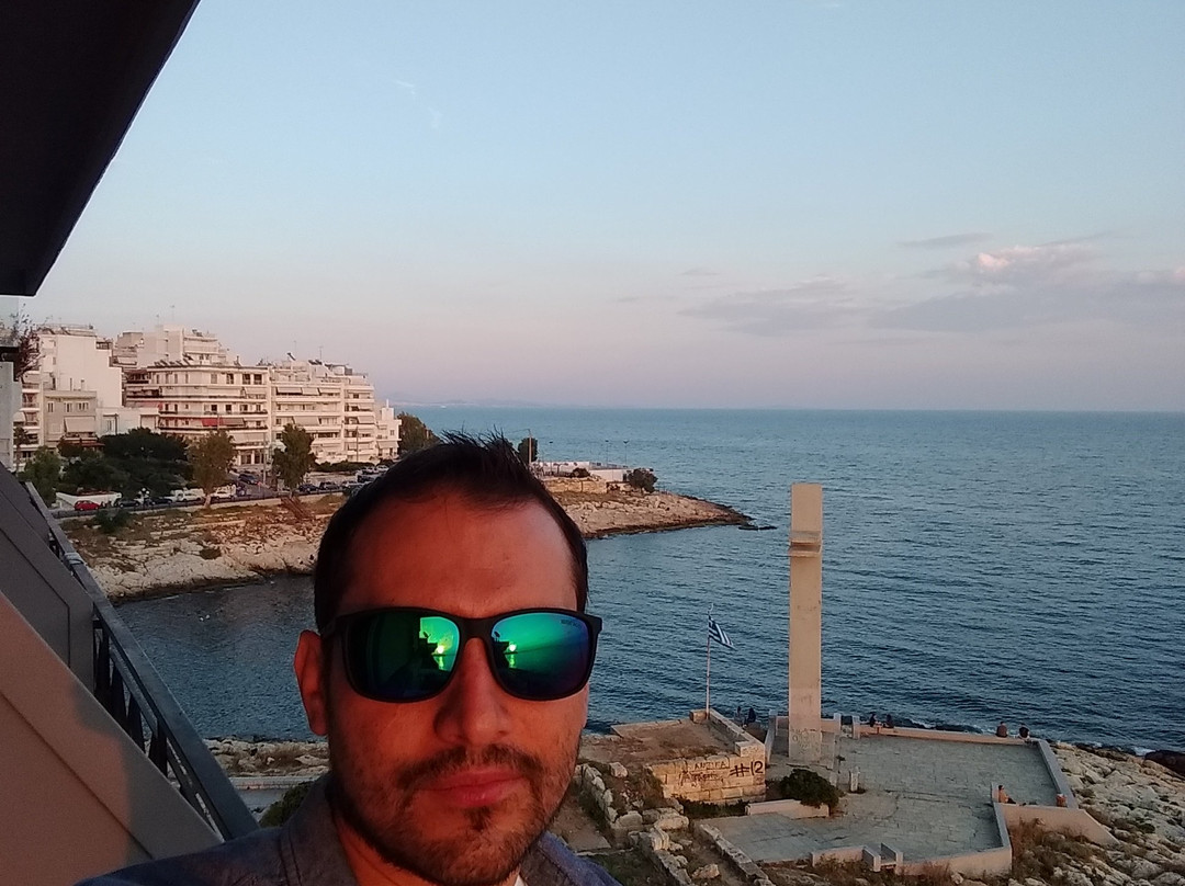 Queens Leriotis Hotel主图