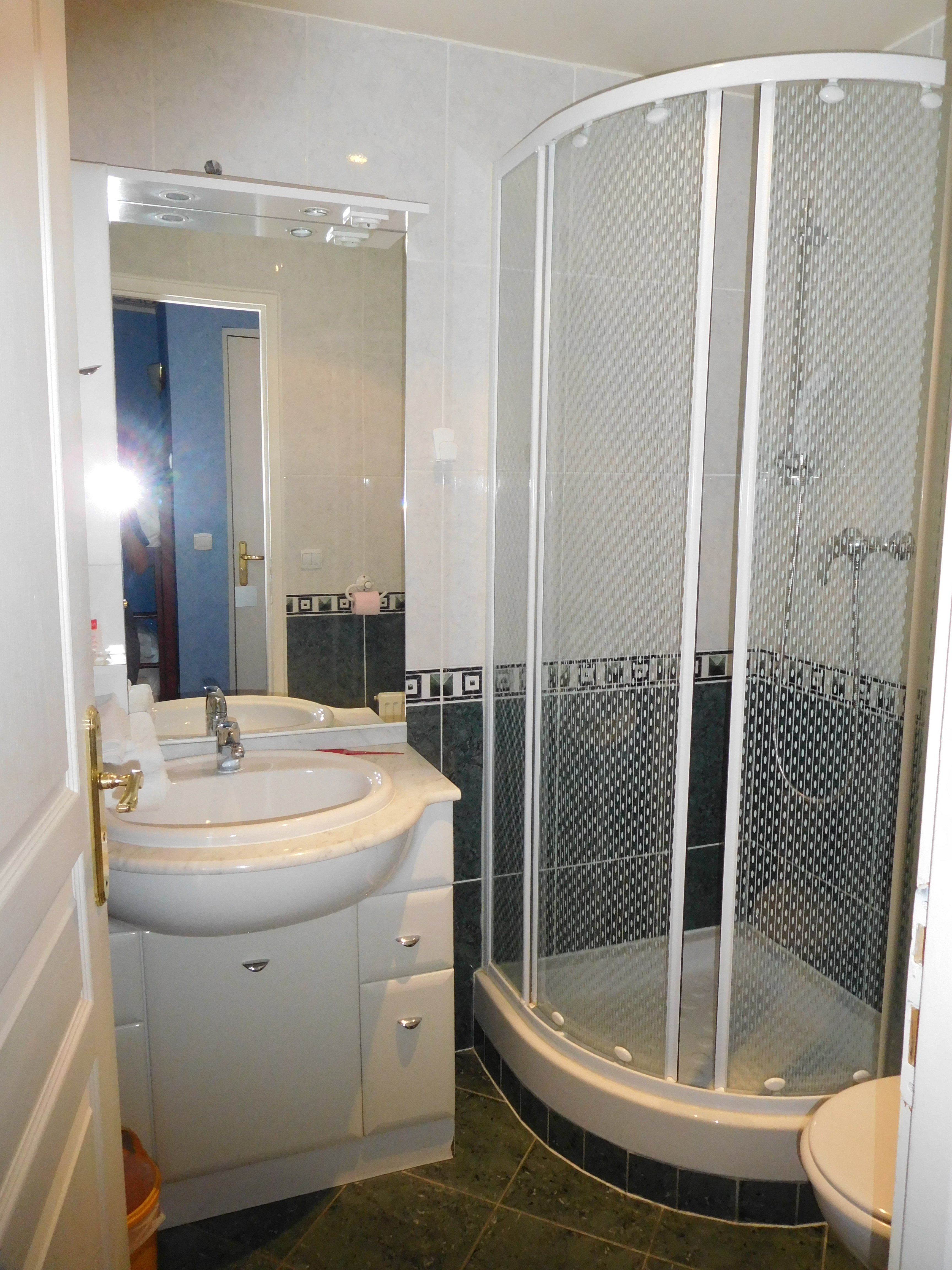 Hotel le Saint Vorles-浴室