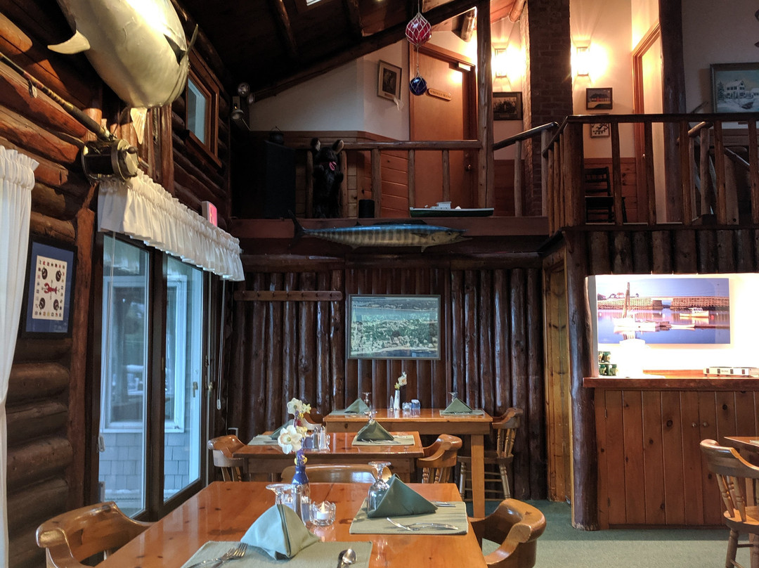 Log Cabin: An Island Inn主图