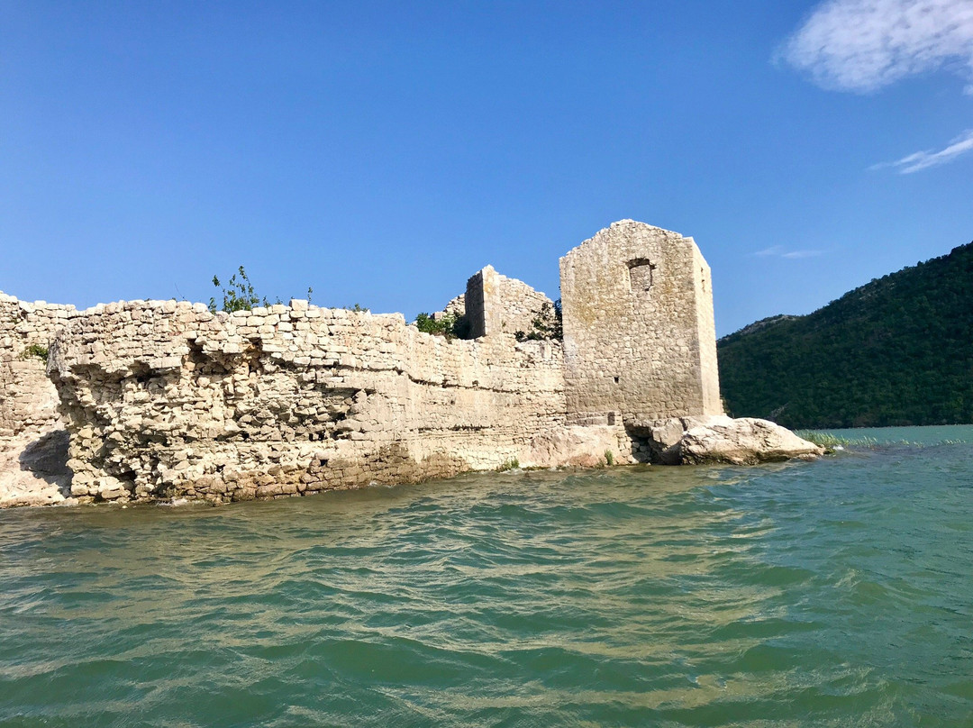 Grmozhur Fortress景点图片