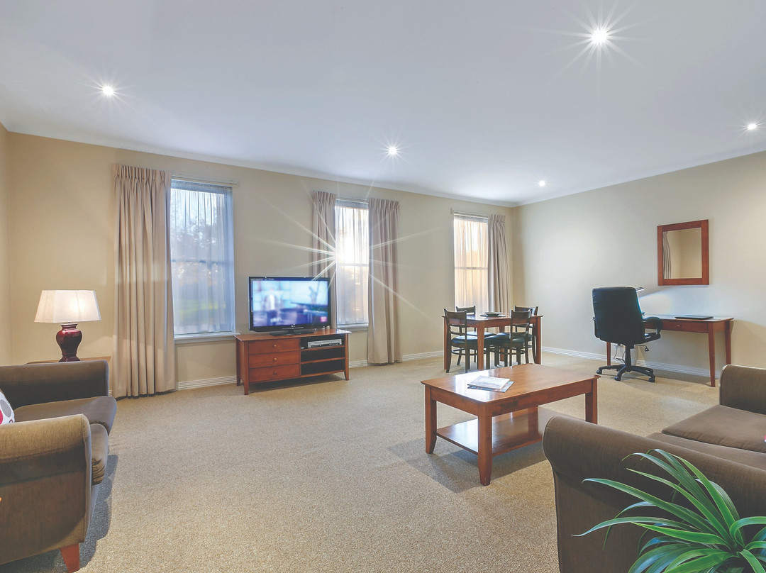 最佳西方湖酒店主图