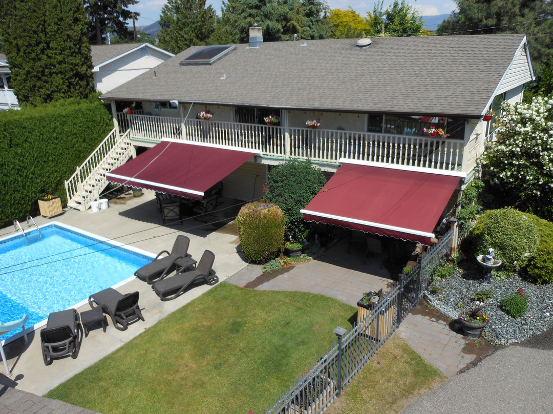 Aaron's Pool and Spa Bed and Breakfast