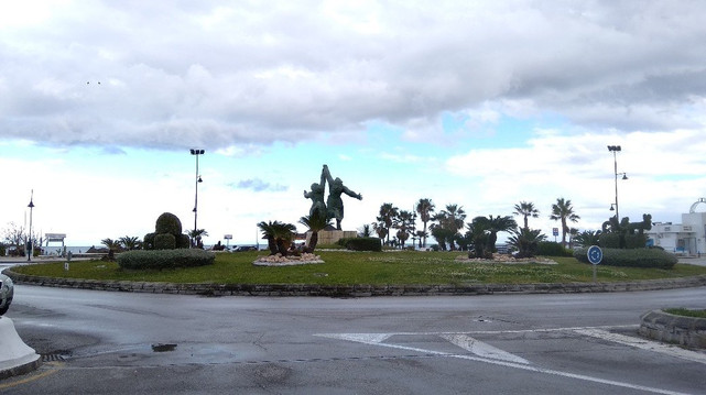 Mujeres Corriendo por la Playa-托雷莫里诺斯必去景点