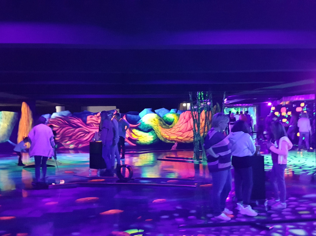 Schwarzlicht Semester Minigolf Essen-埃森必去景点