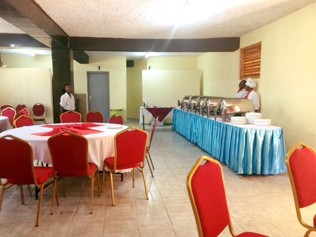 The Coconut Grill Hotel主图